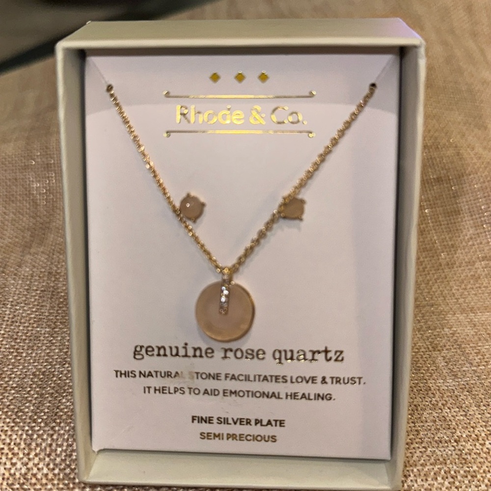 Beautiful rose quartz necklace and earring set!